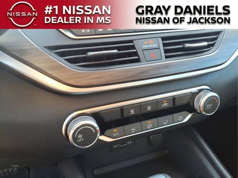 Certified 2025 Nissan Altima 2.5 SV FWD image 18