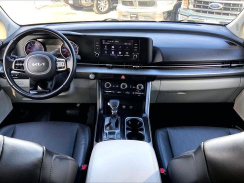 Used 2022 Kia Carnival LX image 15