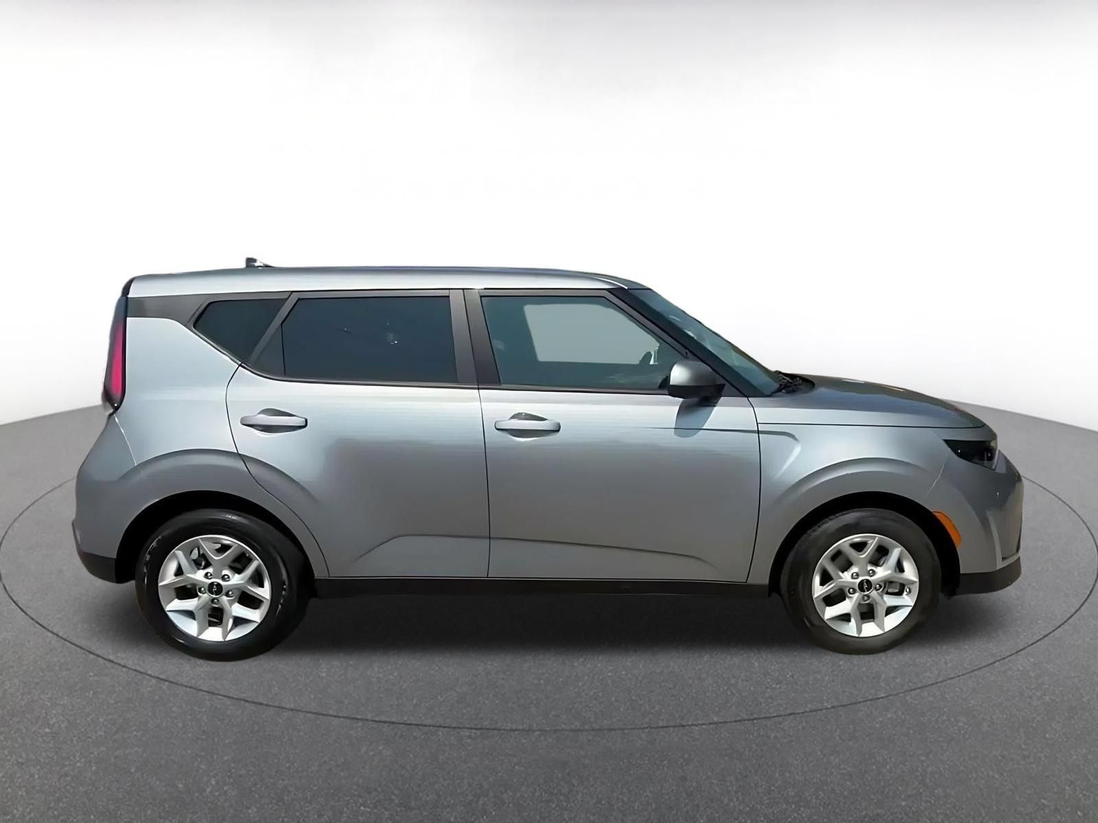 Used 2025 Kia Soul LX w/ LX Technology Package FWD image 15