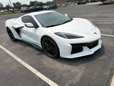 Used 2025 Chevrolet Corvette E-Ray w/ Stealth Interior Trim Package AWD/4WD image 11