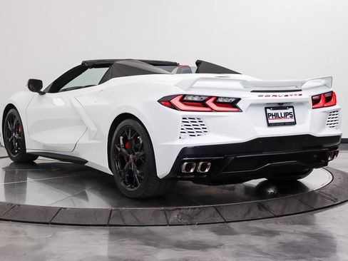 Used 2021 Chevrolet Corvette Stingray Premium Conv w/ Z51 Performance Package RWD image 18