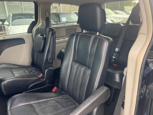 Used 2015 Chrysler Town & Country Touring w/ Driver Convenience Group FWD image 25