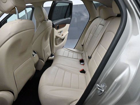 Used 2021 Mercedes-Benz GLC 300 4MATIC image 29