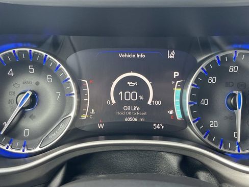 Used 2024 Chrysler Pacifica Touring-L image 15