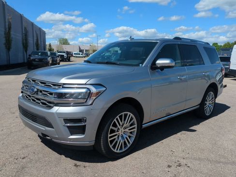 Used 2024 Ford Expedition Platinum image 9