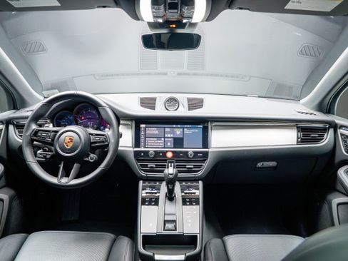 Certified 2026 Porsche Macan AWD/4WD image 27