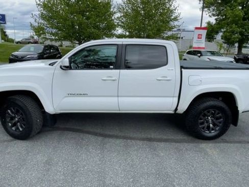 Certified 2020 Toyota Tacoma SR5 AWD/4WD image 5