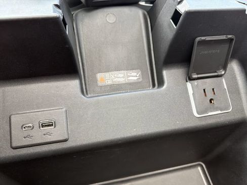 Used 2024 GMC Sierra 2500 Denali Ultimate AWD/4WD image 11