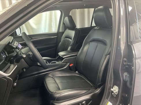Used 2023 Jeep Grand Cherokee 30th Anniversary AWD/4WD image 10