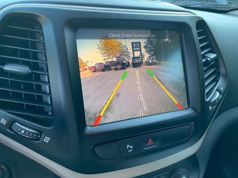 Used 2018 Jeep Cherokee Limited AWD/4WD image 30