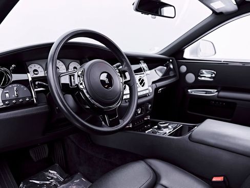 Used 2015 Rolls-Royce Ghost RWD image 2