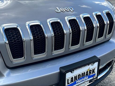 Used 2018 Jeep Cherokee Limited AWD/4WD image 30