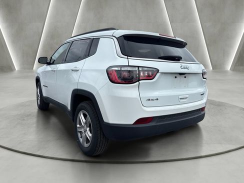 Used 2024 Jeep Compass Latitude AWD/4WD image 3