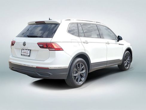 Used 2023 Volkswagen Tiguan SE image 3