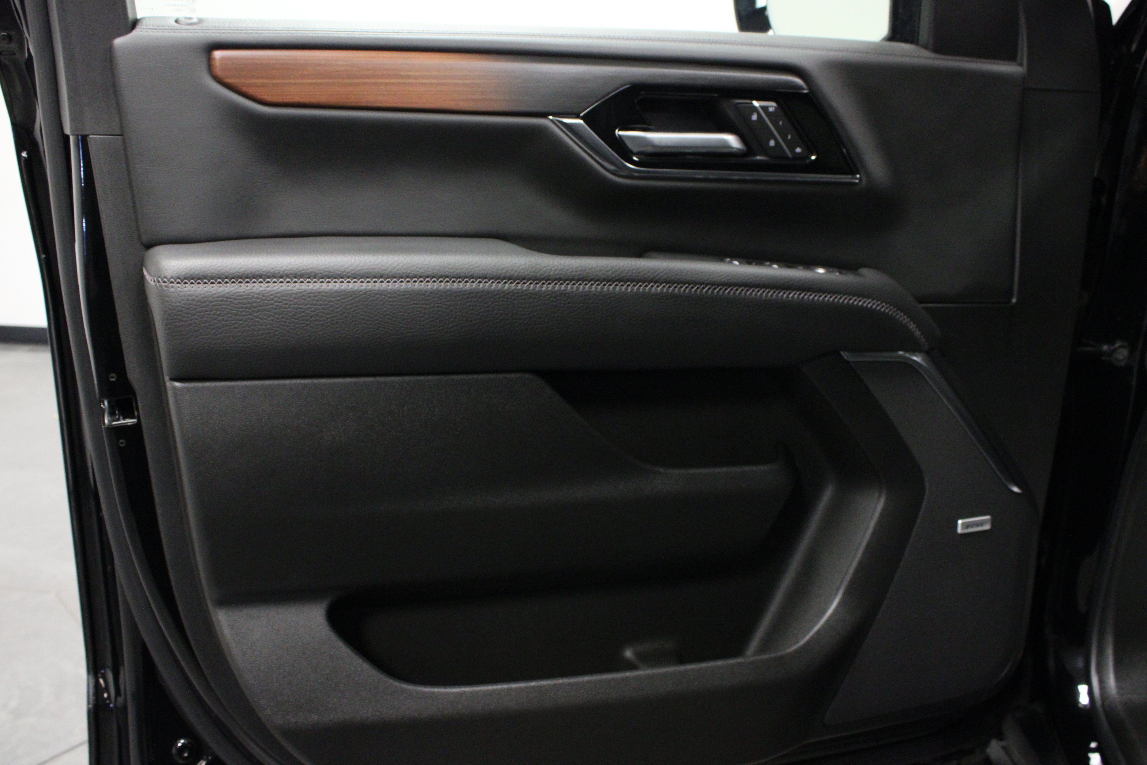 Used 2026 GMC Yukon Denali AWD/4WD image 11