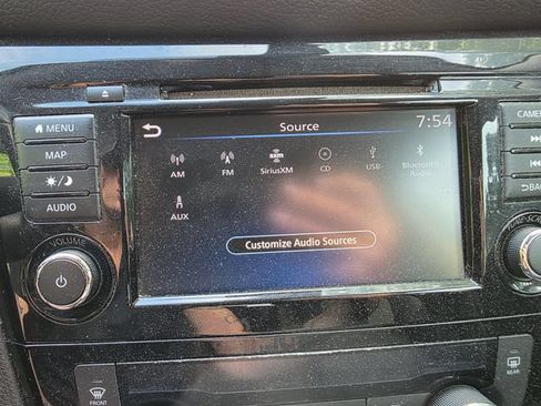 Used 2019 Nissan Rogue SV w/ Premium Package FWD image 24