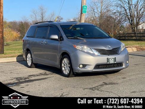 Used 2016 Toyota Sienna AWD image 4