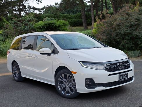New 2026 Honda Odyssey Touring image 1
