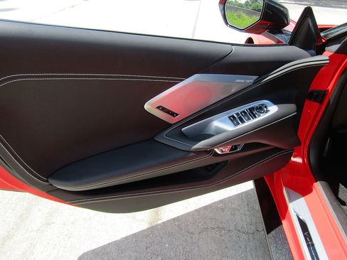 Used 2023 Chevrolet Corvette Stingray Premium Conv w/ Z51 Performance Package RWD image 11