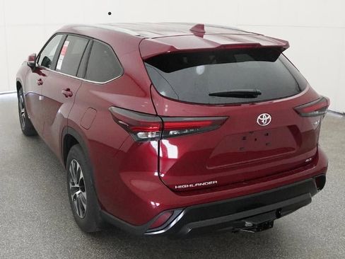 New 2026 Toyota Highlander XLE image 6