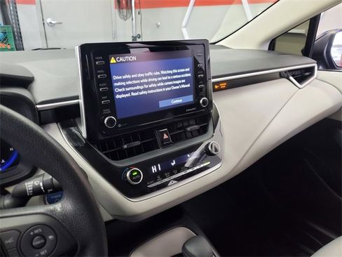 Used 2021 Toyota Corolla LE w/ Carpet Mat Package (TMS) image 22