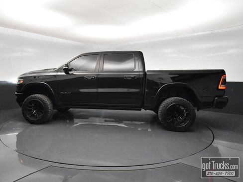 Used 2020 RAM 1500 Limited w/ Black Appearance Package AWD/4WD image 3