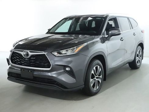 Used 2023 Toyota Highlander Limited image 3