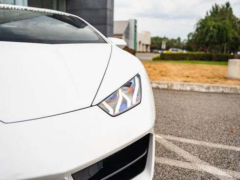 Used 2018 Lamborghini Huracan LP 580-2 image 11