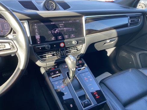 Used 2023 Porsche Macan AWD/4WD image 16