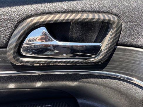 Used 2019 Jeep Grand Cherokee Limited w/ Luxury Group II RWD image 18