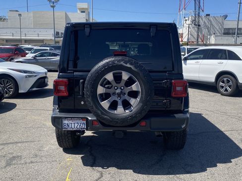 Used 2019 Jeep Wrangler Unlimited Sahara AWD/4WD image 10