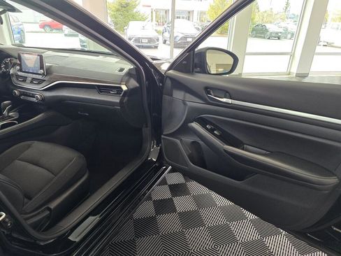 Used 2023 Nissan Altima 2.5 SV FWD image 40