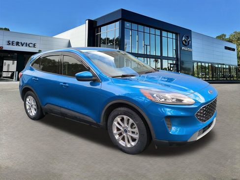 Used 2020 Ford Escape SE image 2