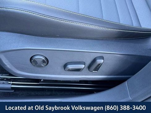 Certified 2025 Volkswagen Jetta SE image 28