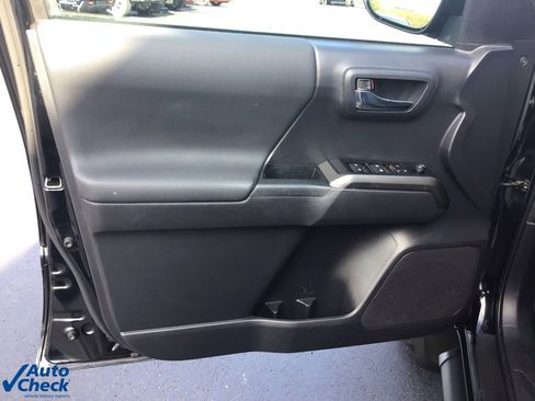 Used 2022 Toyota Tacoma TRD Off-Road image 23