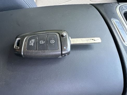 Used 2023 Hyundai Santa Fe SE AWD/4WD image 28