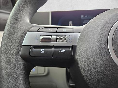 Used 2025 Hyundai Tucson SE image 15