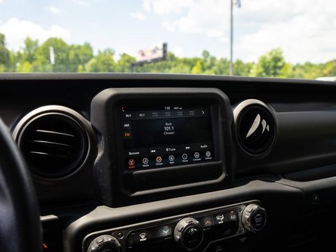 Used 2023 Jeep Wrangler Sport AWD/4WD image 20