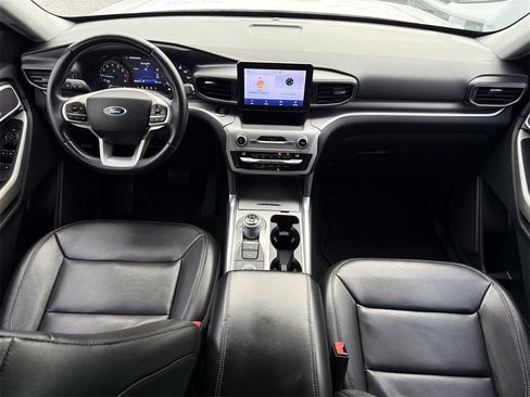 Used 2021 Ford Explorer XLT w/ Equipment Group 202A image 10