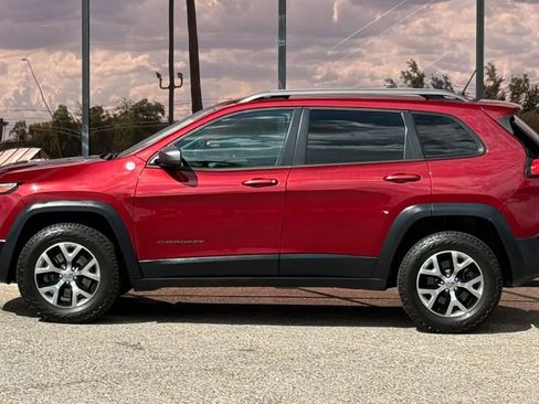 Used 2015 Jeep Cherokee Trailhawk AWD/4WD image 4