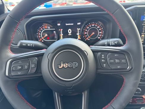 Used 2024 Jeep Gladiator Rubicon w/ Technology Group AWD/4WD image 15