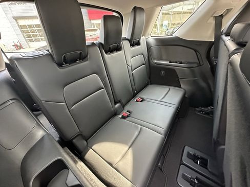 Used 2024 Nissan Pathfinder SL w/ Lighting Package (N92) image 12