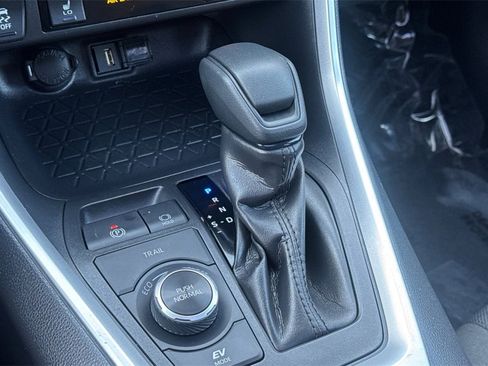 Certified 2022 Toyota RAV4 XLE image 20