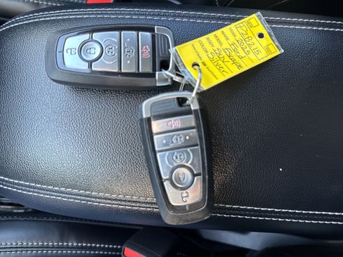 Certified 2025 Ford Escape Platinum AWD/4WD image 24