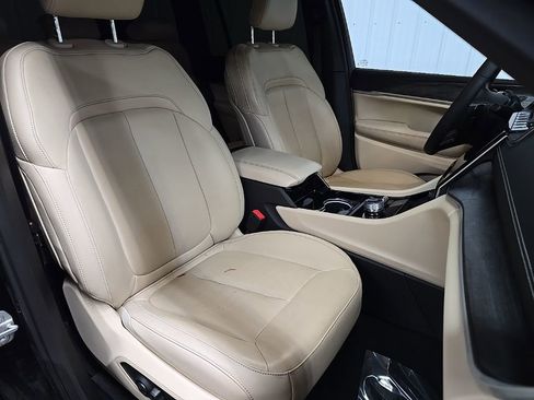 Used 2023 Jeep Grand Cherokee Limited w/ Black Appearance Package image 14