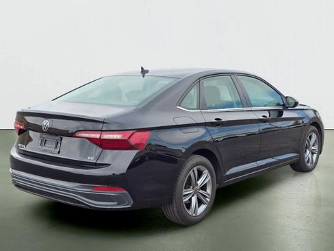 Used 2024 Volkswagen Jetta SE FWD image 6