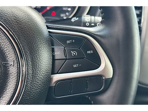 Used 2021 Jeep Compass Latitude image 29