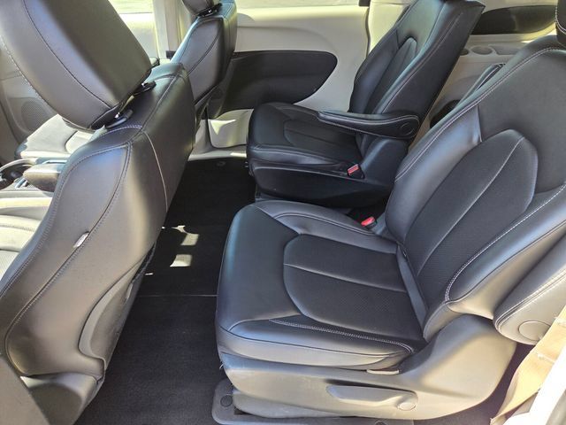 Used 2024 Chrysler Pacifica Limited FWD image 11