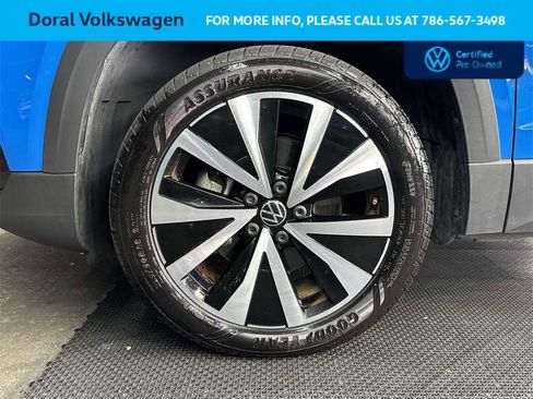 Certified 2022 Volkswagen Taos SE image 11