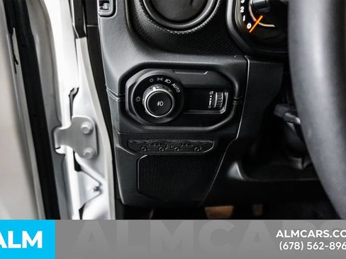 Used 2025 Jeep Wrangler Unlimited Rubicon AWD/4WD image 31